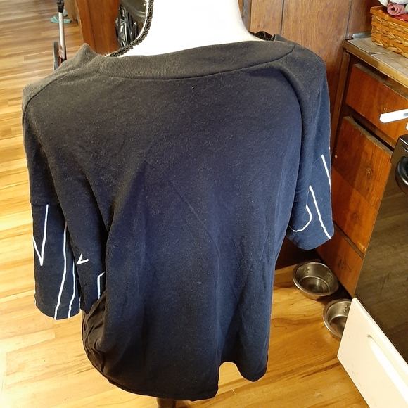 5/2021 vs pink crop top - Picture 3 of 4